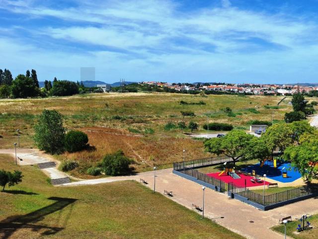 T1 | 1º piso | espaçosa varanda | box | 315m2 | vista | Camarate |