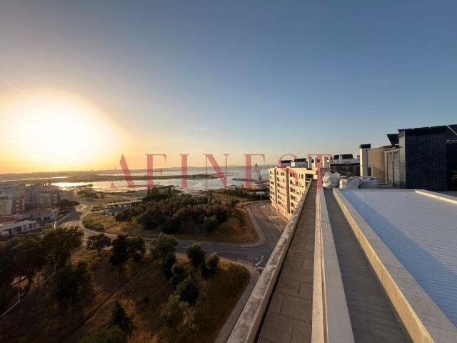 T1 Térreo Com Península, Piscina Na Cobertura E Garagem No O. 45m² Seixal, Arrentela e Aldeia de Paio Pires