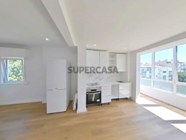T1 Totalmente Remodelado na Amadora | A 5 Minutos do Metro, CP e Terminal Rodoviário