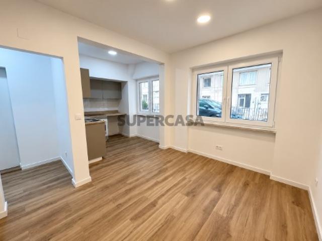 T1 totalmente renovado em Moscavide pronto a habitar, junto ao metro