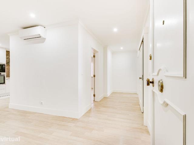 T1 transformado em T2 com 2 suites, varanda e box Condomnio privado