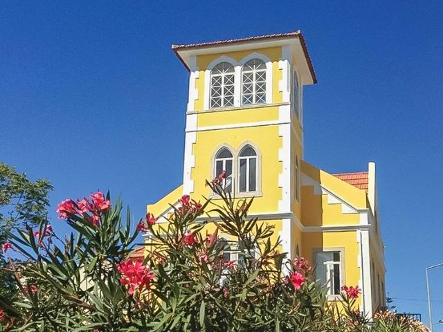 T1 with Sea View in Azarujinha, Estoril