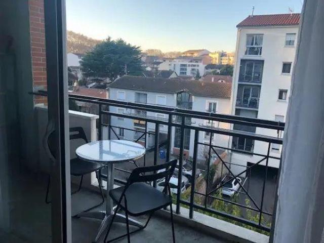 T1 avec balcon, quartier calme