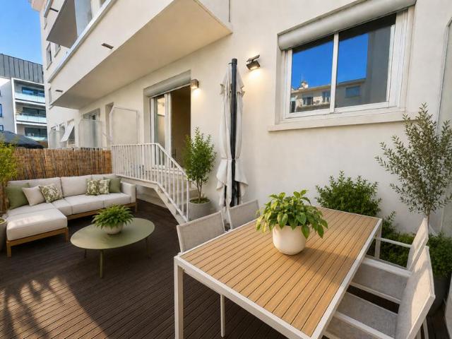 T1 AVEC TERRASSE DE 16 M2 PARKING EN SOUS SOL CAVE RÉS