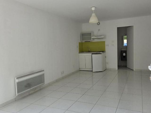T1 avec terrasse – Rez de jardin secteur nord Longchamp / Rond Point de Rennes / Petit Port