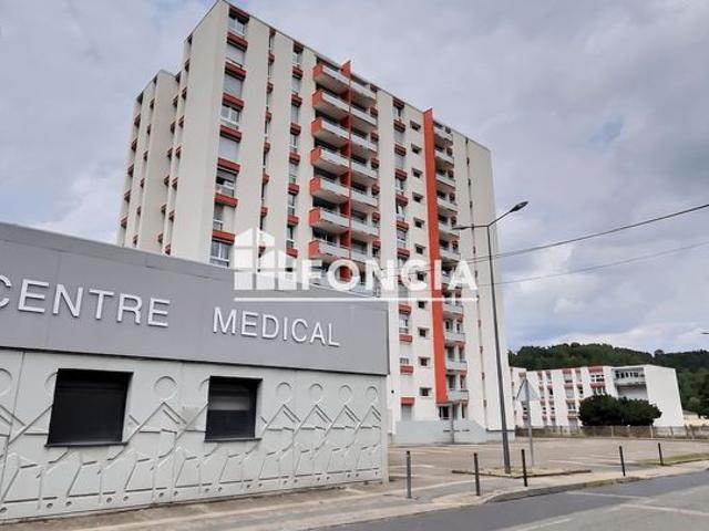 T1 bis à rénover avec parking privatif – Centre ville Firminy