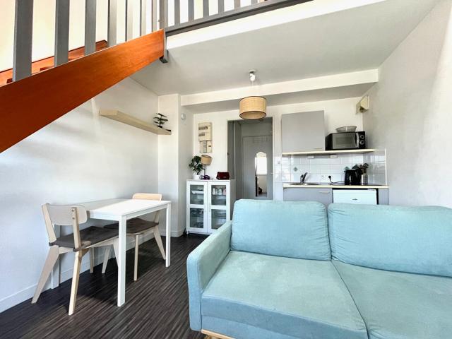 T1 BIS MEUBLÉ DUPLEX RUE AUGUSTE KERVERN 24.75 m²