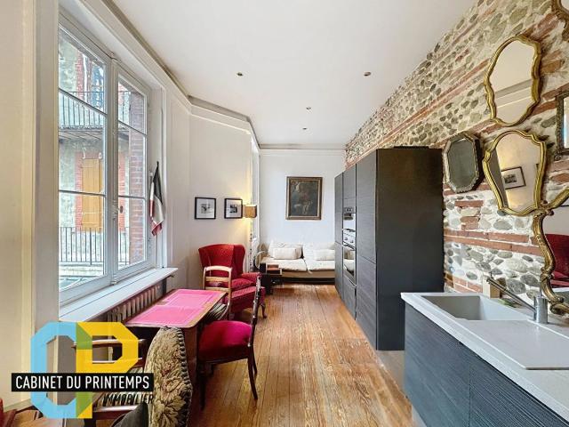 T1 bis Rue Raymond IV 30,66 m² Cour arborée Jeanne d'A