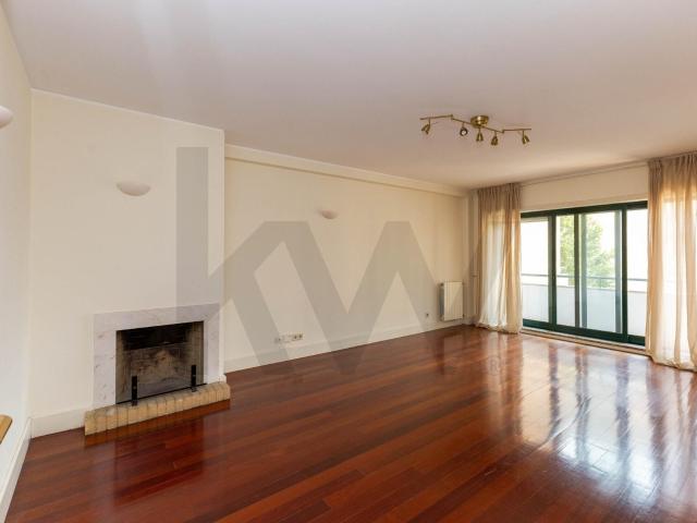 T1 com 80 m², varanda, garagem e arrumos no Pinheiro Manso – Porto