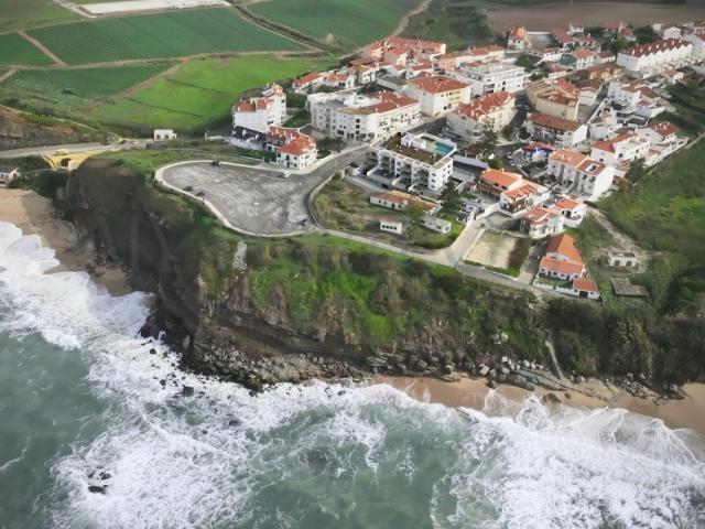 T1 com deslumbrante vista para o oceano a partir de terraço privativo Empreendimento 'Pôr do Sol' Peniche Praia de São Bernardino