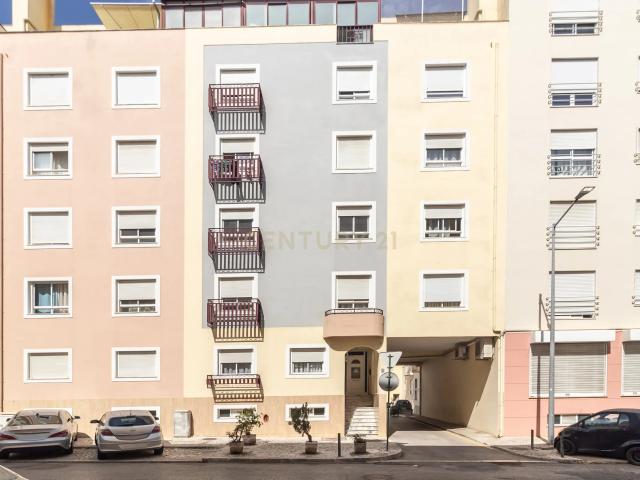 T1 com Elevador no Bairro Afonso Costa — A Casa Certa para Cada Fase da Vida