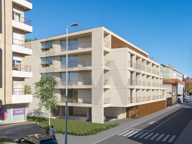 Viva com Jardim Privativo no Coração do Porto: Exclusivo T1 no Prestige Living Costa Cabral!