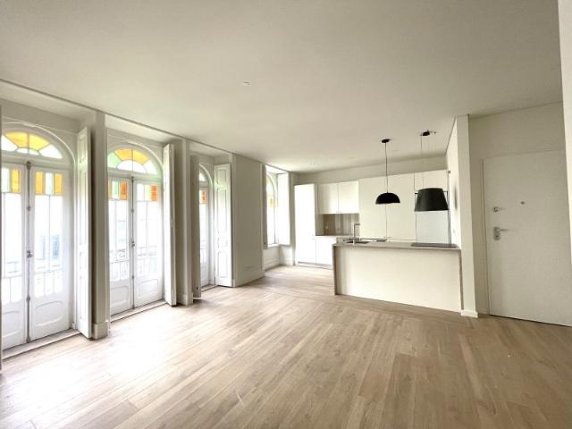 T1 COM SUITE E VARANDA | JUNTO À AVENIDA DA LIBERDADE | SANTO ANTÓNIO | LISBOA