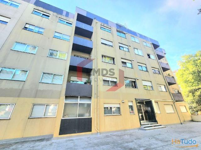 T1 com terraço | 26084080939