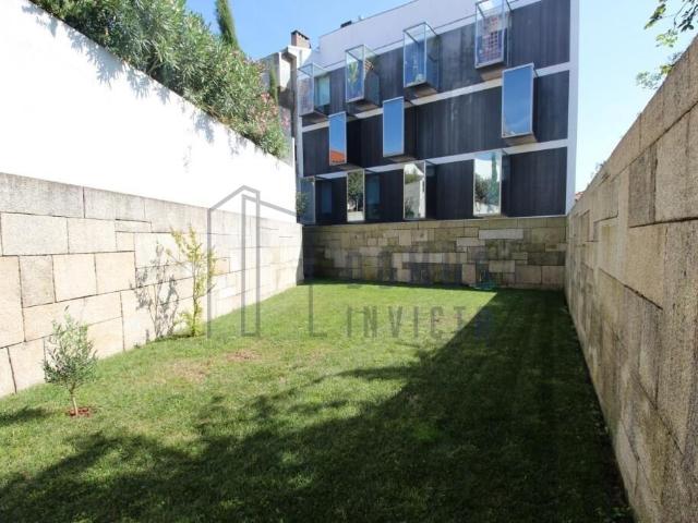 T1 com terraço, para venda