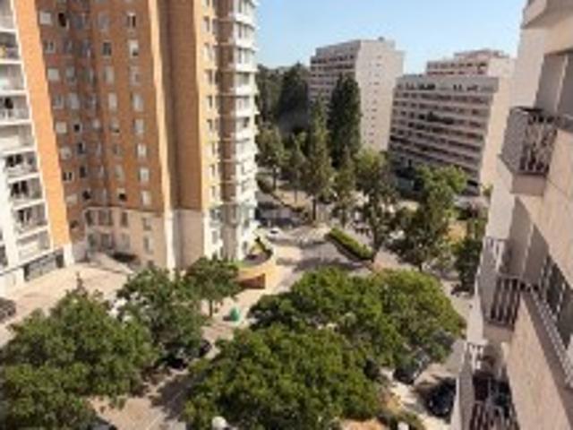 T1 com Varanda e Parqueamento na Alta de Lisboa / Quinta do Lambert