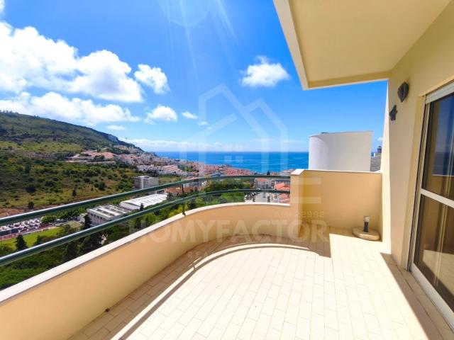 T1 com Vista Mar Deslumbrante em Sesimbra | Varanda, Parqueamento e Arrecadação