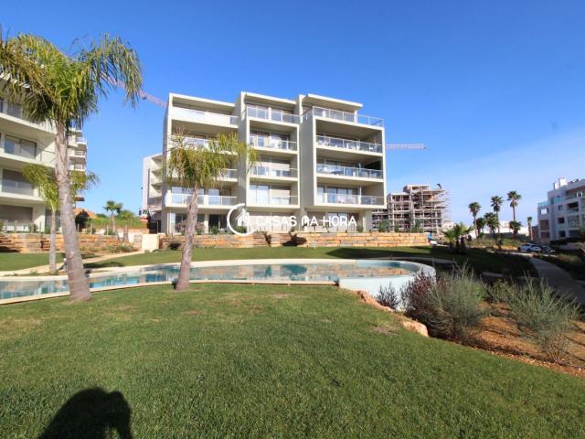 T1 com vista mar, garagem, jardim e piscina em condomínio de luxo em Portimão