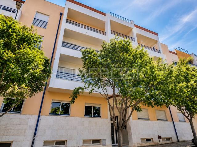 T1 convertido em T2 | Terraço Privativo | Garagem | Elevador