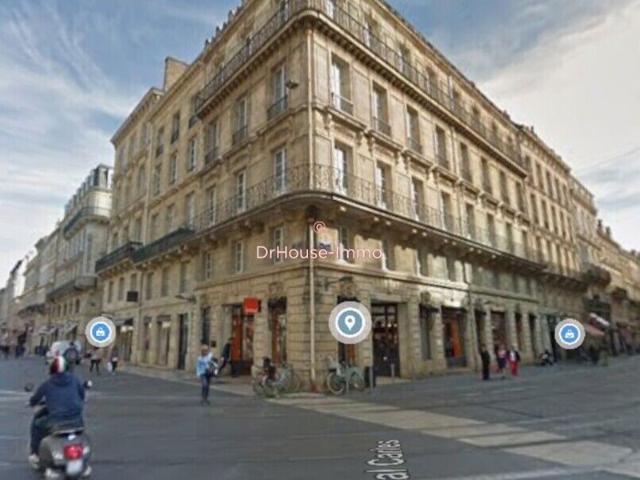Appartement de type T1 cosy dans l'hypercentre Bordelais. Au 4ème étage d'un immeuble pierre de caractère
