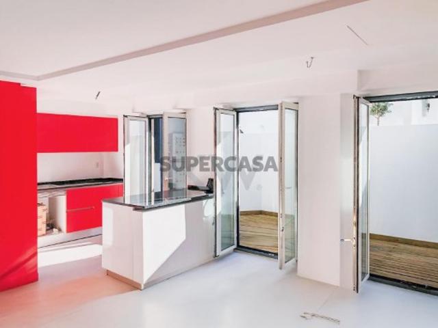 T1 de 78m2 com terraço, prédio totalmente reabilitado!