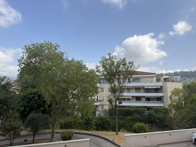 T1 de 28,91 m2 avec une place de parking et cave