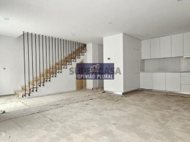 T1 Duplex Moderno com Varanda e Excelentes Acabamentos