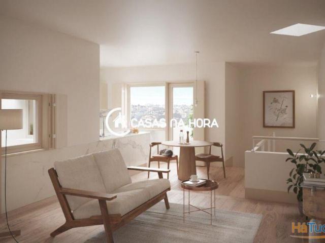 T1 Duplex piso 1 e 2 a 12 min da Estação de Faria Guimarães ou do Marquês | 26084062899