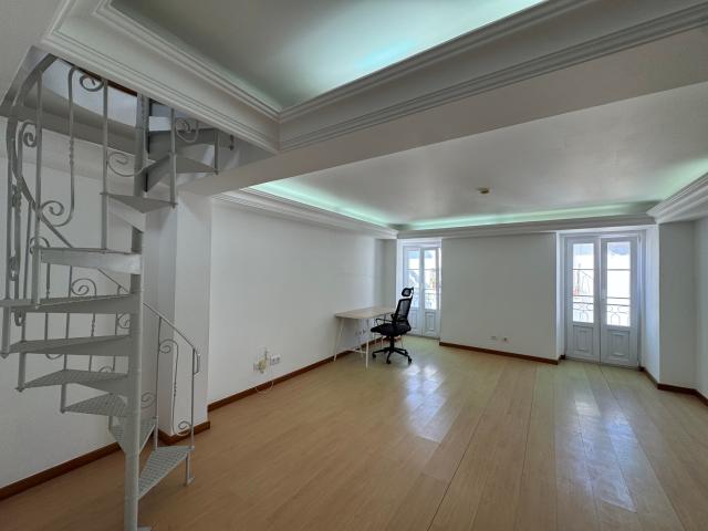 T1 Duplex Remodelado e Equipado AC e lareira no coração da Zona Histórica de Oeiras