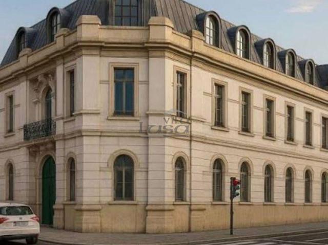 T1 Edifício da Antiga Faculdade de Farmácia em frente à Igreja de Cedofeita Porto. | 26074068114