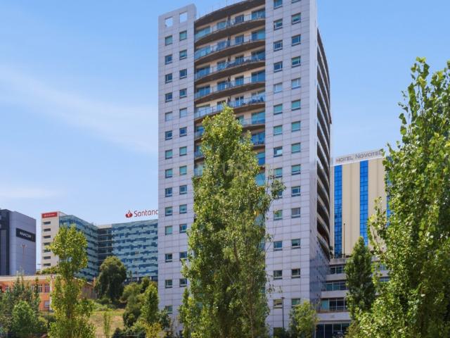 T1 Elegante com Varanda e Estacionamento | EDIFÍCIO MALHOA PLAZA Av. José Malhoa, Lisboa