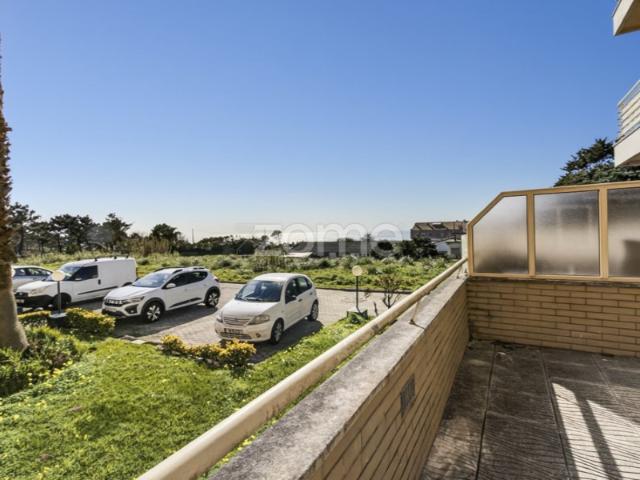 T1 em Canidelo com terraço e vista mar, junto à Praia dos Salgueiros