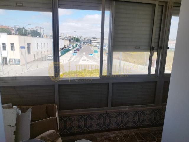 T1 em remodelação total, junto CP Damaia