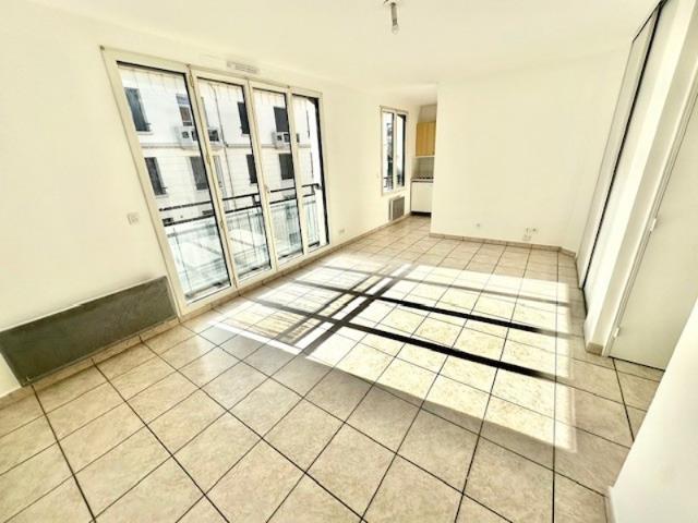 T1 ENTIEREMENT RENOVE 31.78 m² LYON 03 PART DIEU RUE MAURICE FLANDIN