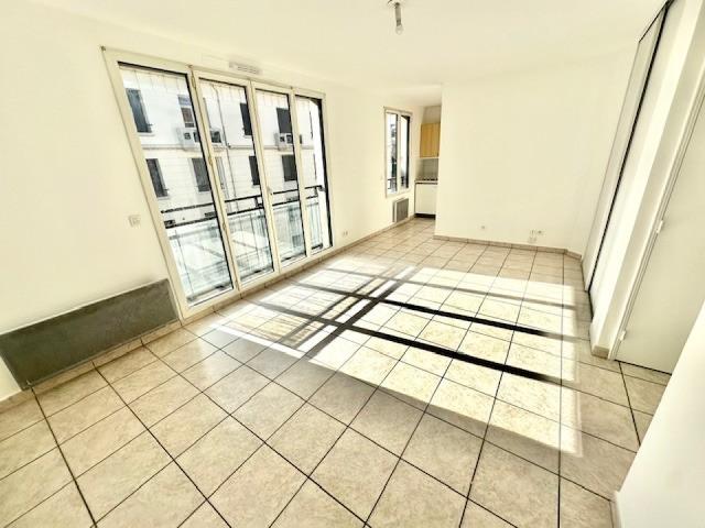 T1 ENTIEREMENT RENOVE 31.78 m² LYON 03 PART DIEU RUE MAURICE FLANDIN