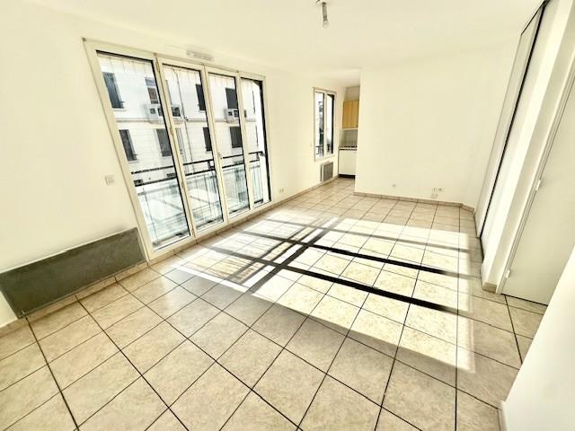 T1 ENTIEREMENT RENOVE 31.78 m² LYON 03 PART DIEU RUE MAURICE FLANDIN