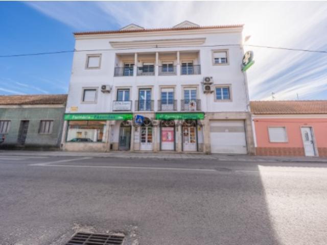 T1 Estratégico no Centro de Fazendas de Almeirim: Negócio ou Habitação?