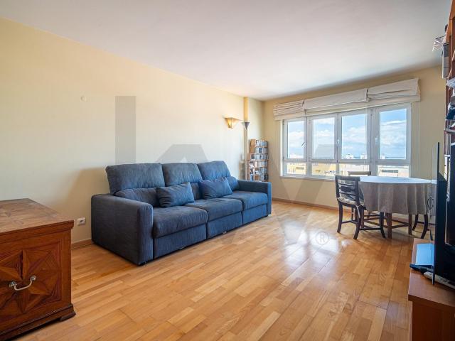 T1 Exclusivo | Urbanização Prémio Valmor | 11º Andar com Vista desafogada | Olaias