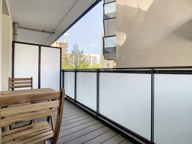 T1 MEUBLE – 25 m2 – BALCON – GARAGE – 69007 LYON