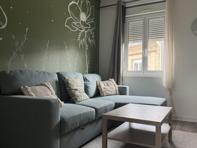 T1 MEUBLE PLACE ST MARC