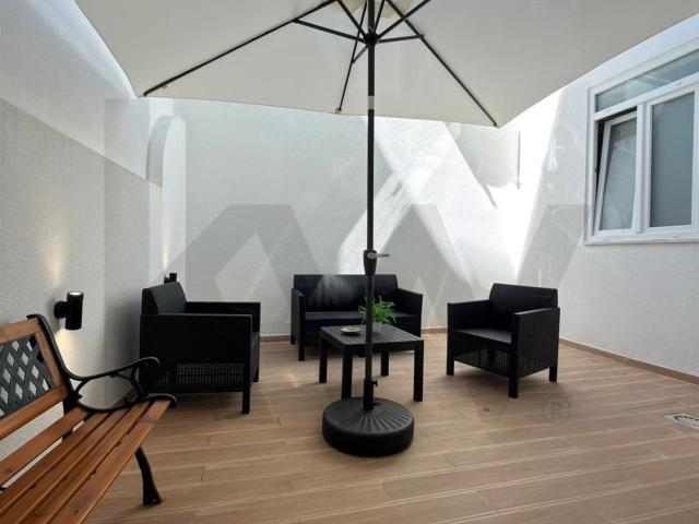 T1 Mobilado c/ Logradouro e Prédio de Placa | Junto ao Alto. 35m² Ajuda