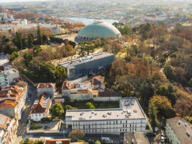 T1 mobilado com garagem entre Palácio de Cristal e Praça da Galiza