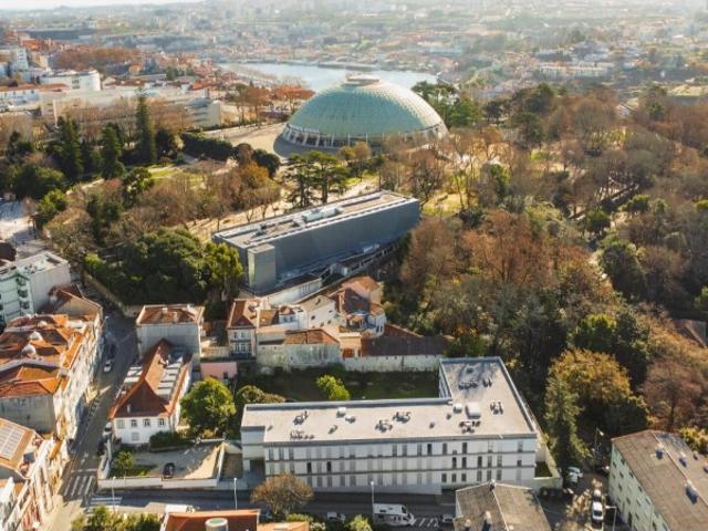 T1 mobilado com garagem entre Palácio de Cristal e Praça da Galiza