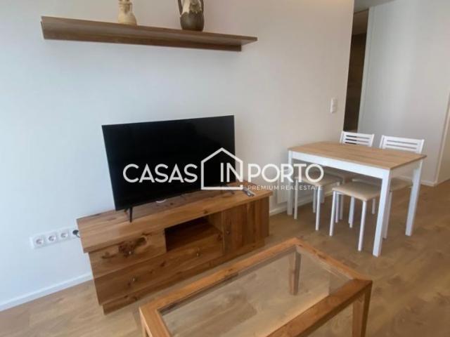 T1 mobilado, com lugar de garagem próximo ao hospital de S. João e FEUP