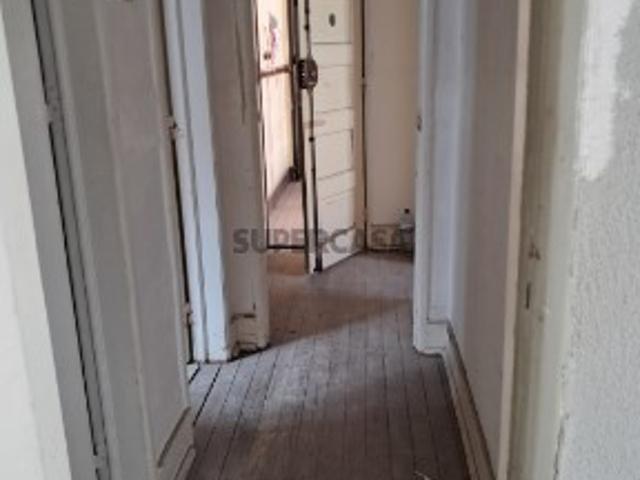 T1 na Amadora Ideal para Investimento ou Remodelação!