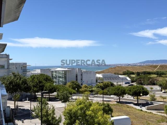 T1 nos Capuchos /Costa da Caparica com vista de mar