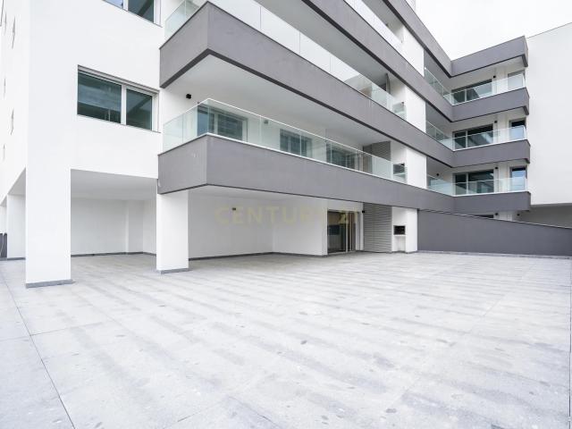 T1 Novo a Estrear com Terraço de 200m² | Ollea Village | Garagem