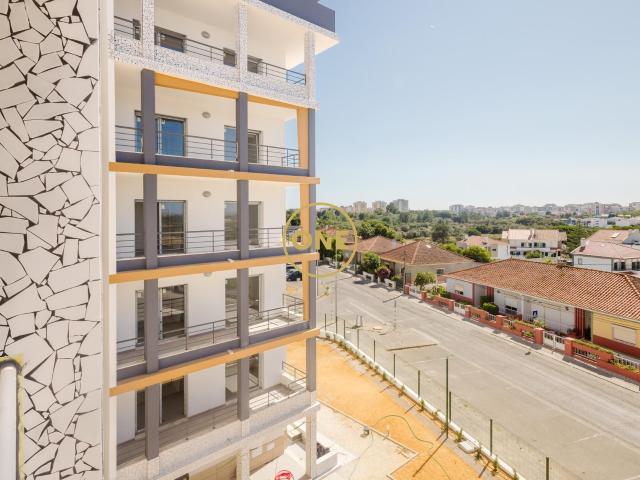 T1 Novo com Terraço e Churrasqueira | Condomínio Fechado | Quinta da Ladeira – Paio Pires