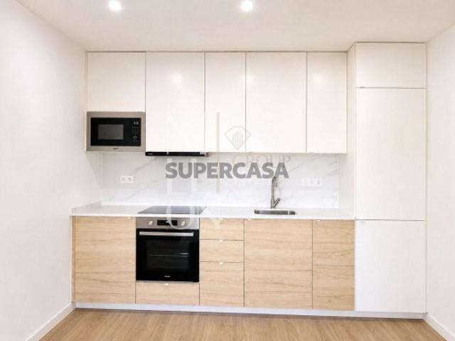 T1 pronto a habitar com cozinha equipada, varanda e elevador na Amadora