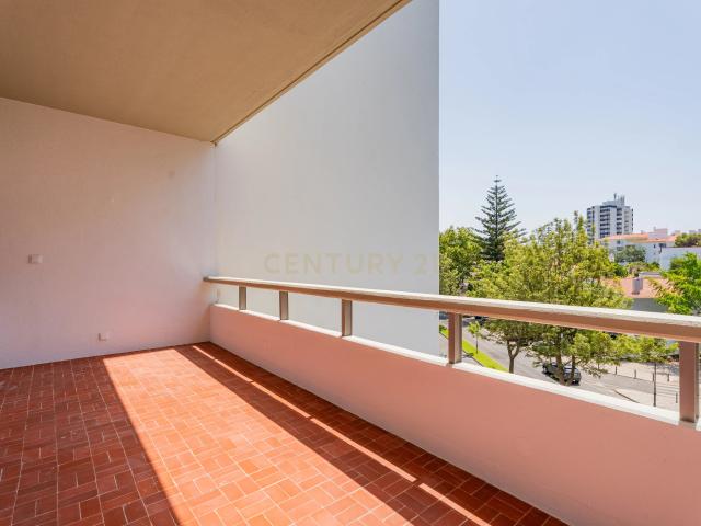 T1 Remodelado a Estrear com Varanda | Bairro do Rosário | Cascais